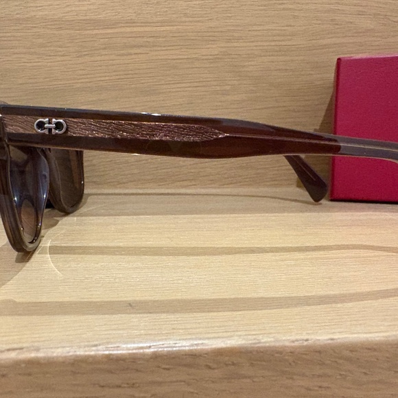 Salvatore Ferragamo Brand New sunglasses - Picture 2 of 5